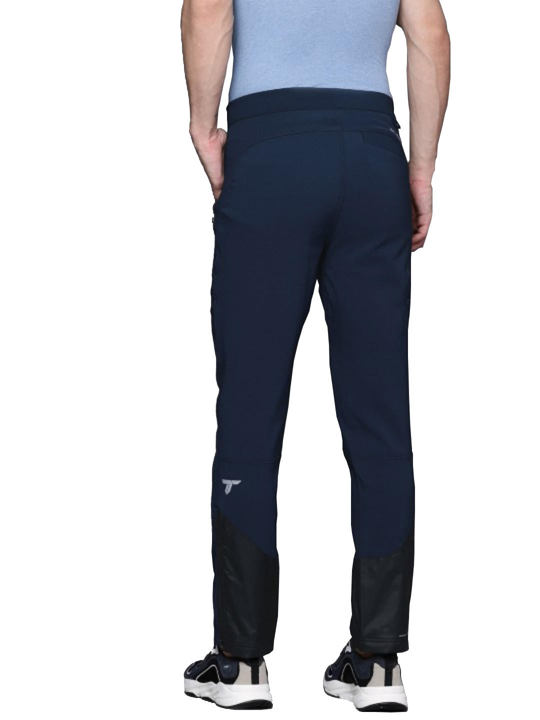 A Men Wearing Columbia Men Blue Vast Canyon Omni-Heat Infinity Softshell Pant