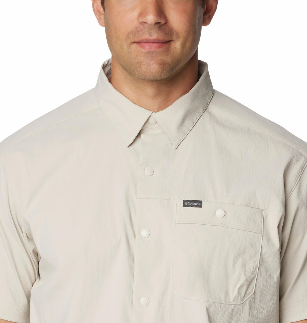 A Men Wearing Columbia Men Brown Landroamer Ripstop SS Shirt (Sun Protection)