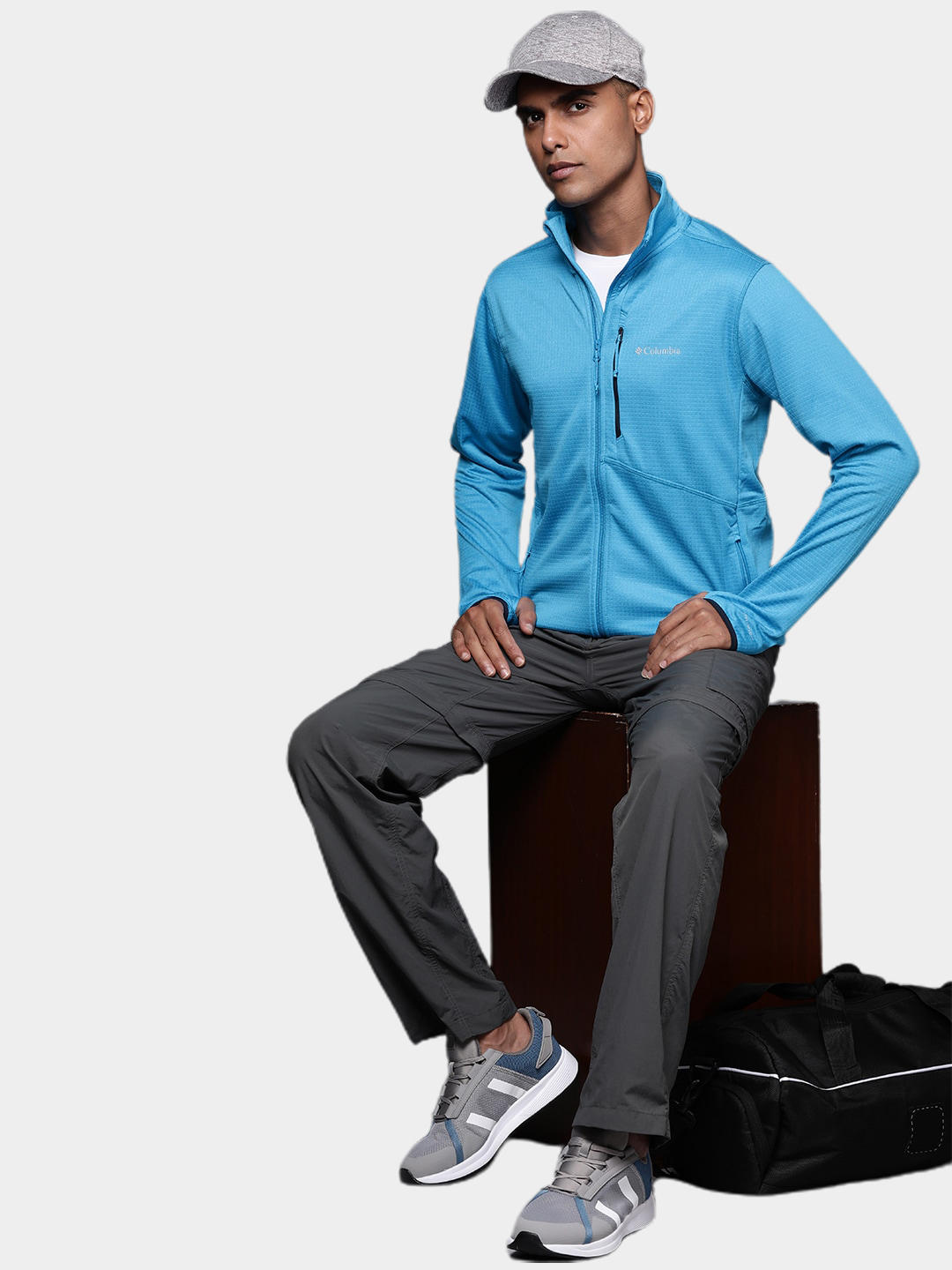 A Men Wearing Columbia Men Blue Park View Fleece Full Zip