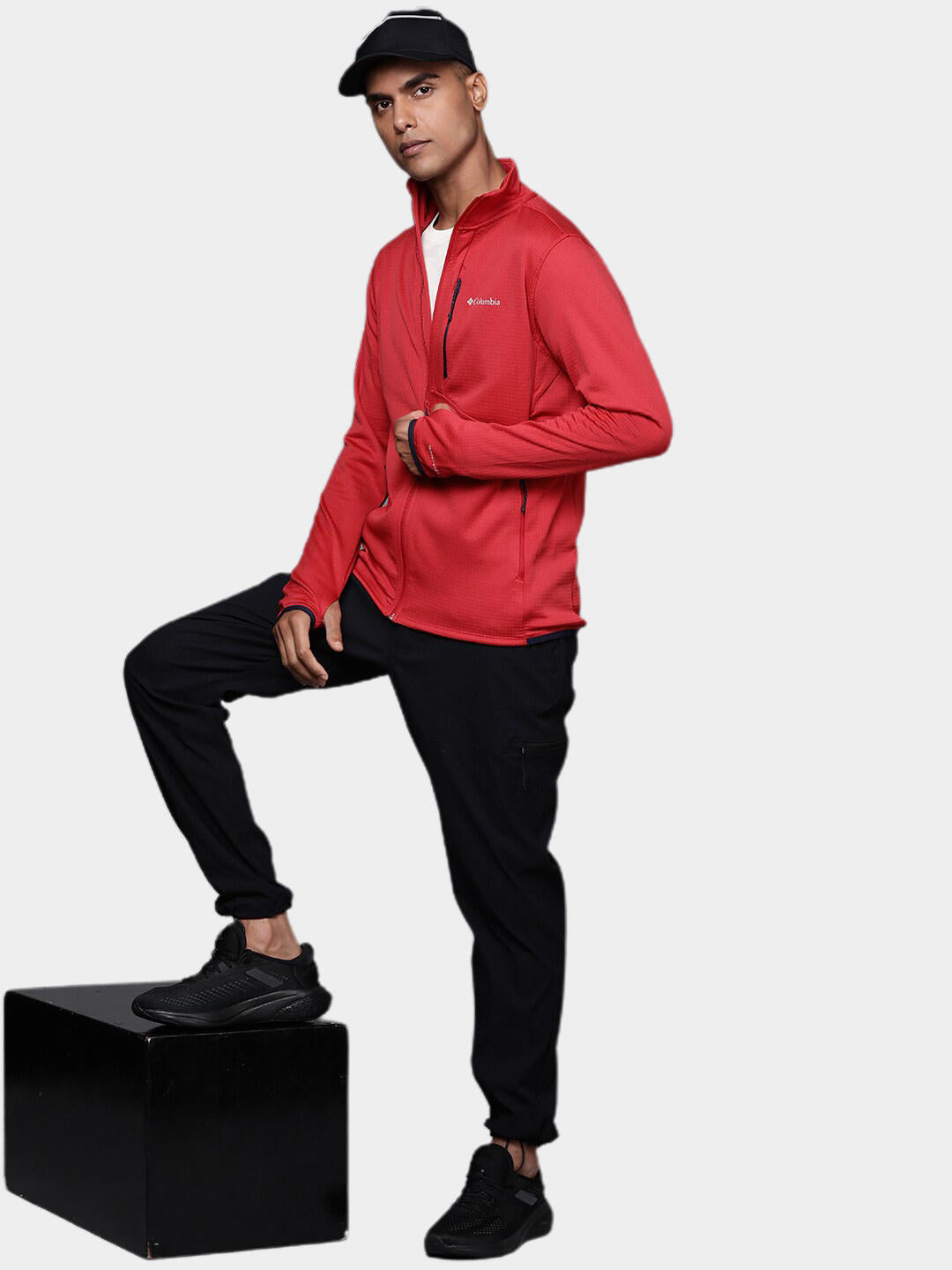 A Men Wearing Columbia Men Red Park View Fleece Full Zip