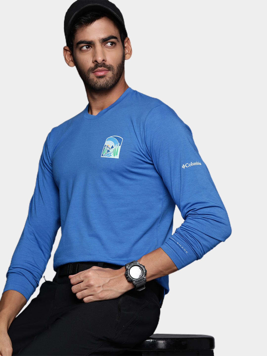 A Men Wearing Columbia Men Blue Sun Trek Graphic Long Sleeve Shirt (Sun Protection)