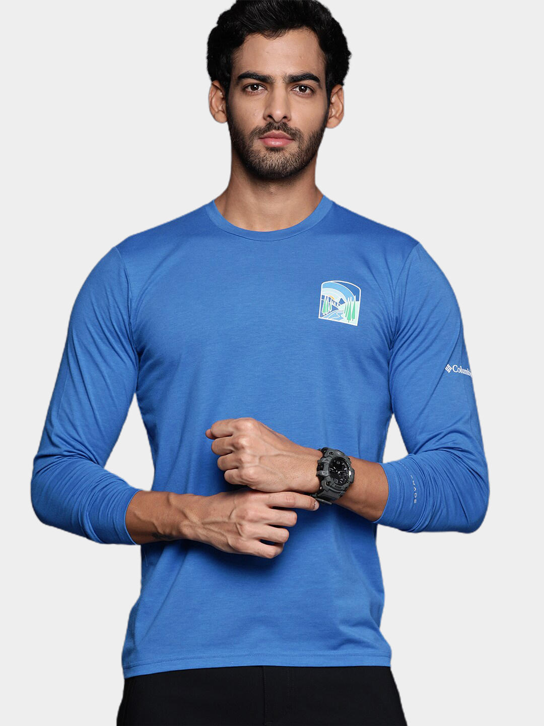 A Men Wearing Columbia Men Blue Sun Trek Graphic Long Sleeve Shirt (Sun Protection)