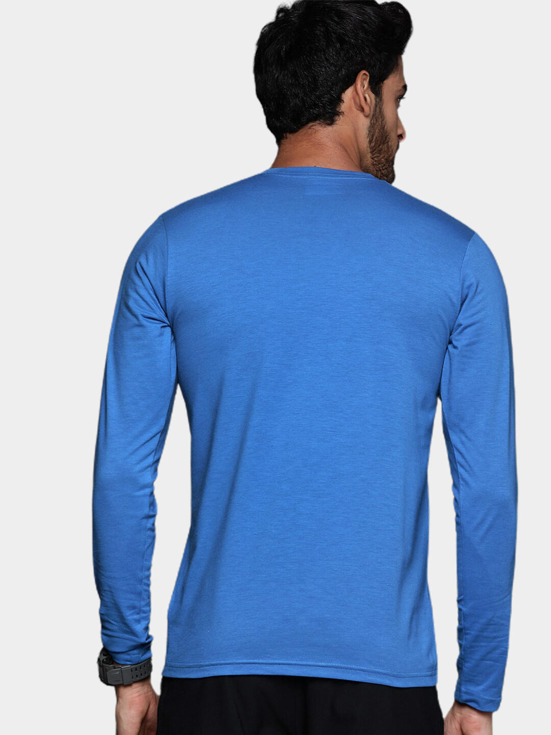 A Men Wearing Columbia Men Blue Sun Trek Graphic Long Sleeve Shirt (Sun Protection)