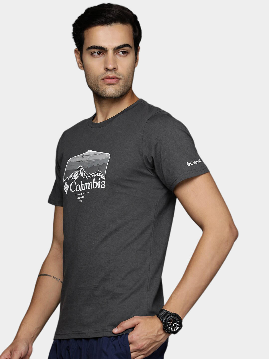 A Men Wearing Columbia Men Black Path Lake Graphic Tee II
