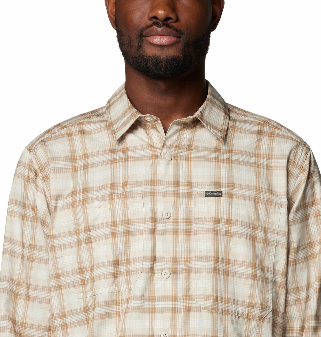 A Men Wearing Columbia Men Brown Silver Ridge Utility Lite Plaid LS (Sun Protection)