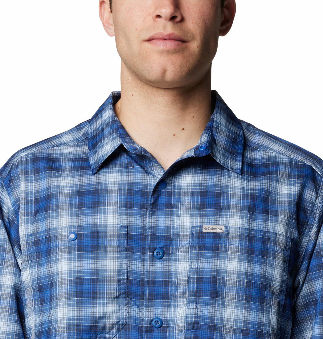 A Men Wearing Columbia Men Blue Silver Ridge Utility Lite Plaid LS (Sun Protection)