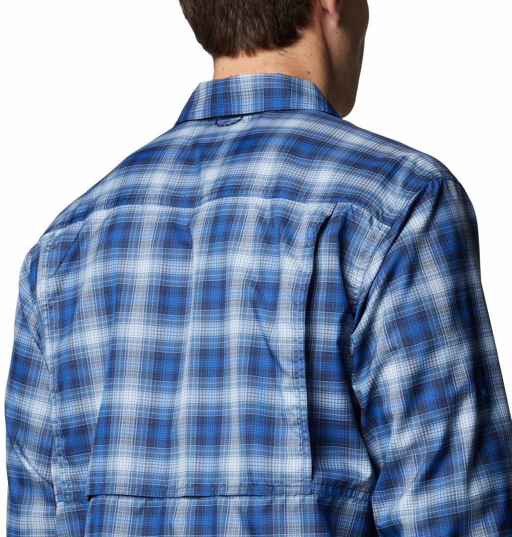 A Men Wearing Columbia Men Blue Silver Ridge Utility Lite Plaid LS (Sun Protection)
