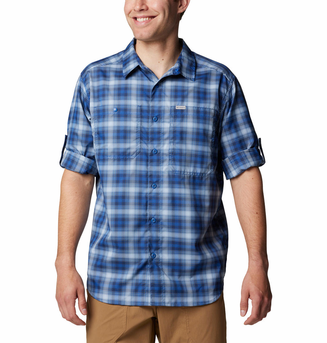 A Men Wearing Columbia Men Blue Silver Ridge Utility Lite Plaid LS (Sun Protection)
