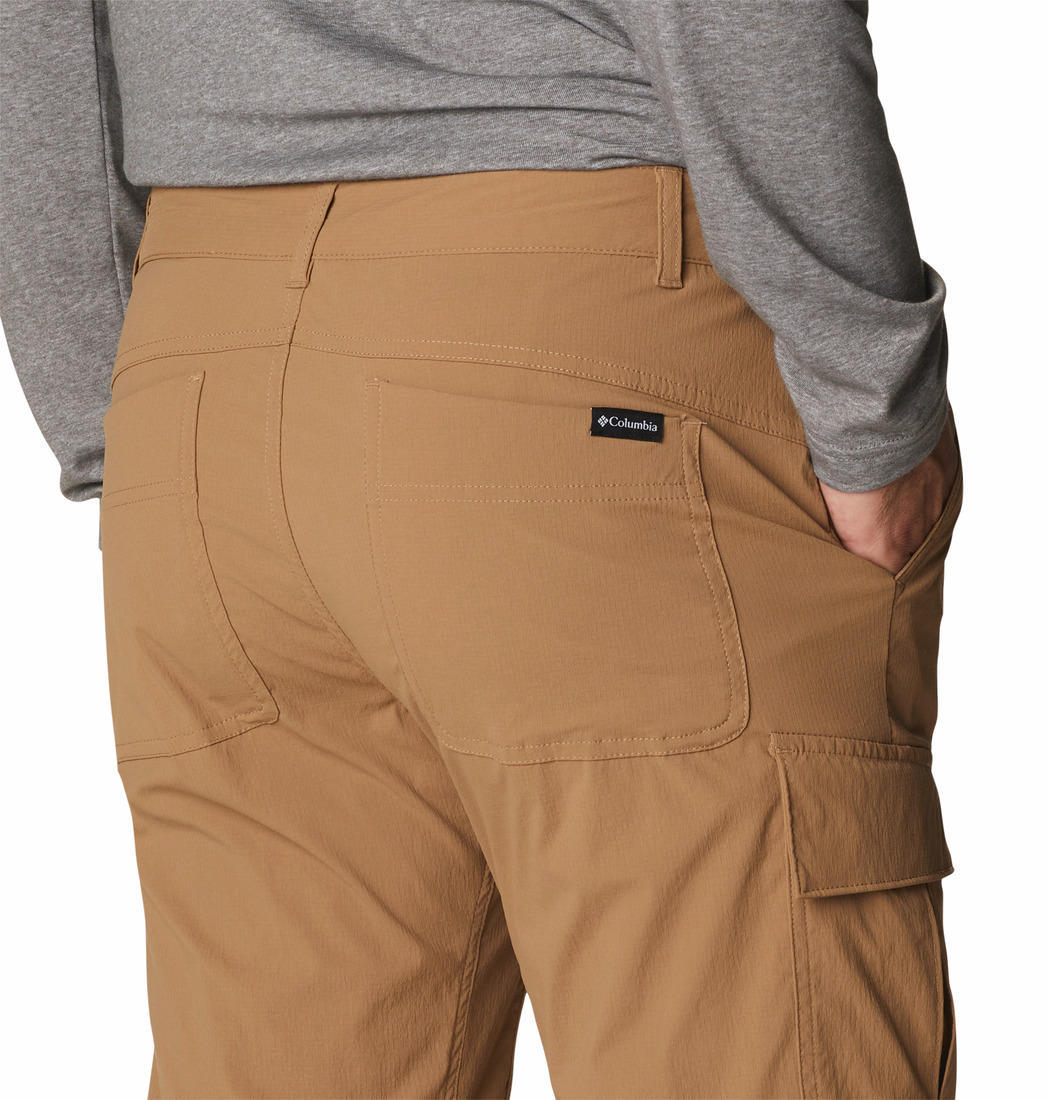 A Men Wearing Columbia Men Brown Newton Ridge II Convertible Pant (Sun Protection)