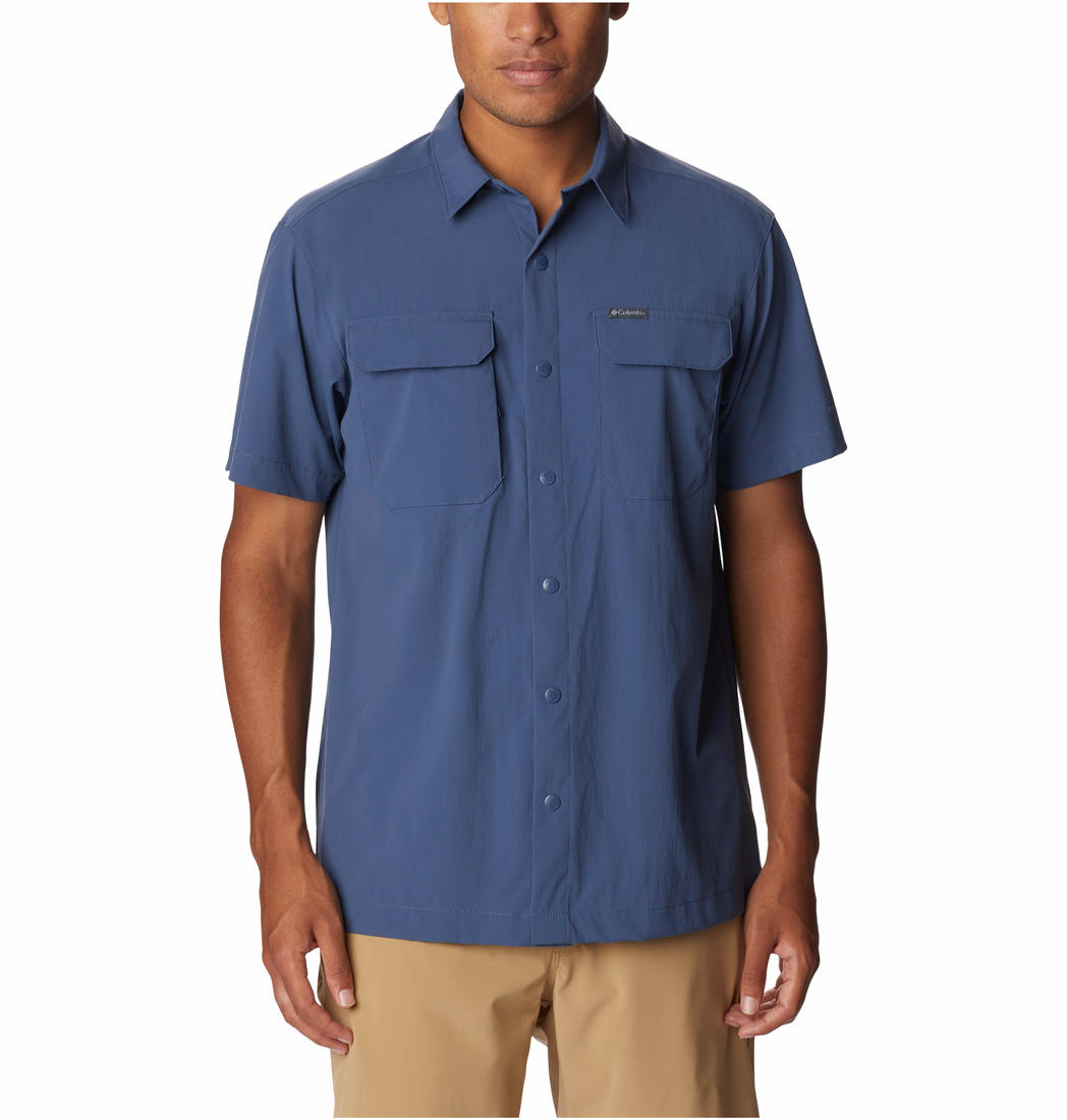 A Men Wearing Columbia Men Blue Canyon Gate Utility Short Sleeve
