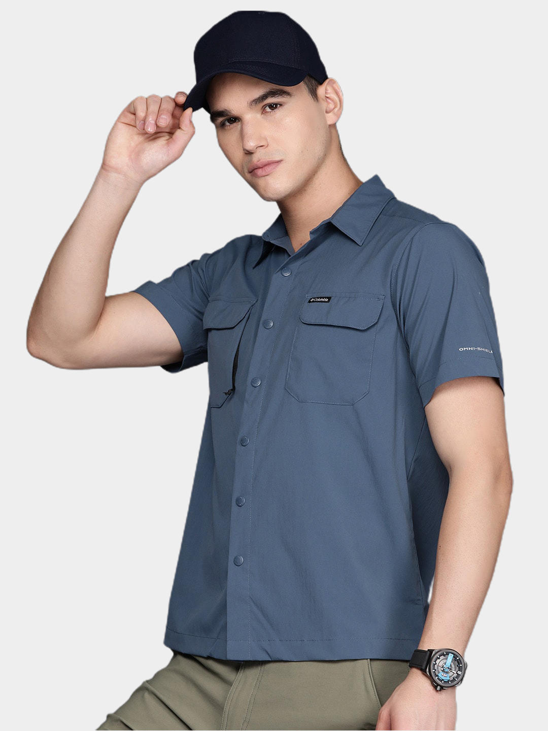 A Men Wearing Columbia Men Blue Canyon Gate Utility Short Sleeve
