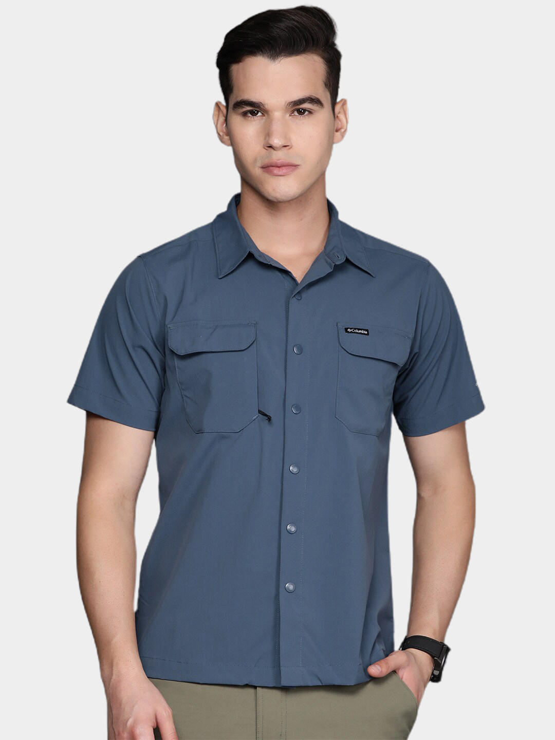 A Men Wearing Columbia Men Blue Canyon Gate Utility Short Sleeve