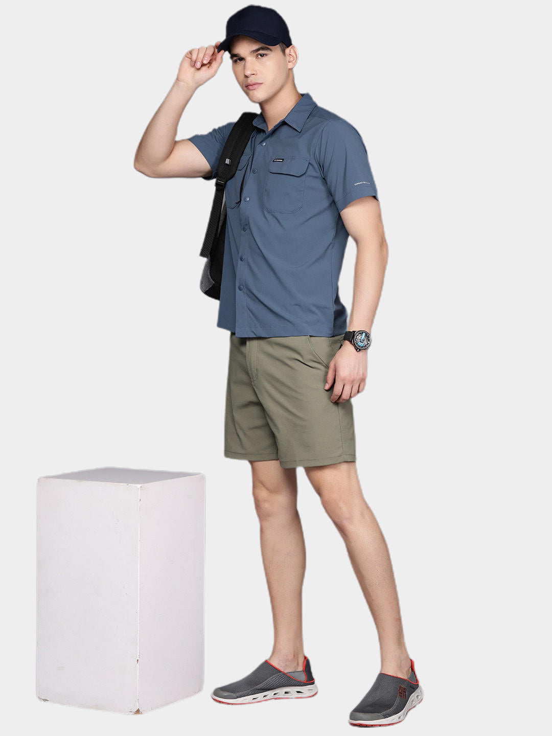 A Men Wearing Columbia Men Blue Canyon Gate Utility Short Sleeve