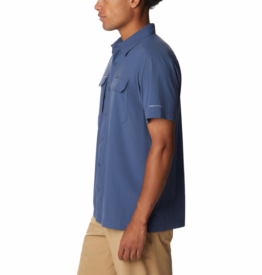 A Men Wearing Columbia Men Blue Canyon Gate Utility Short Sleeve