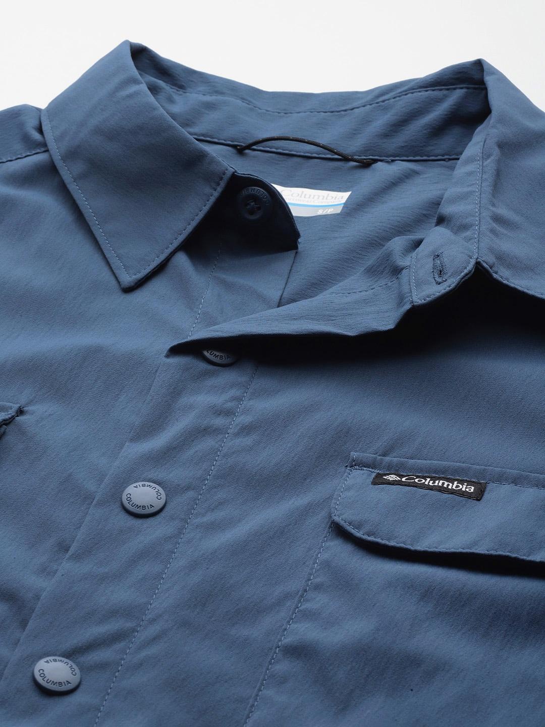 A Men Wearing Columbia Men Blue Canyon Gate Utility Short Sleeve