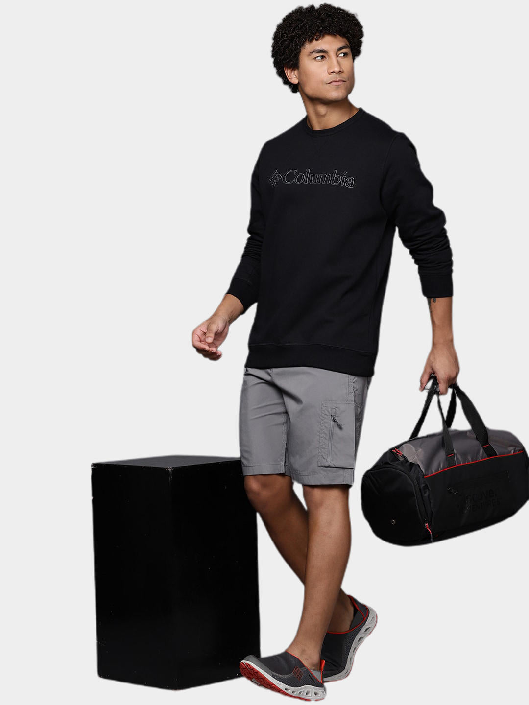 A Men Wearing Columbia Men Grey Silver Ridge Utility Cargo Short (Sun Protection)