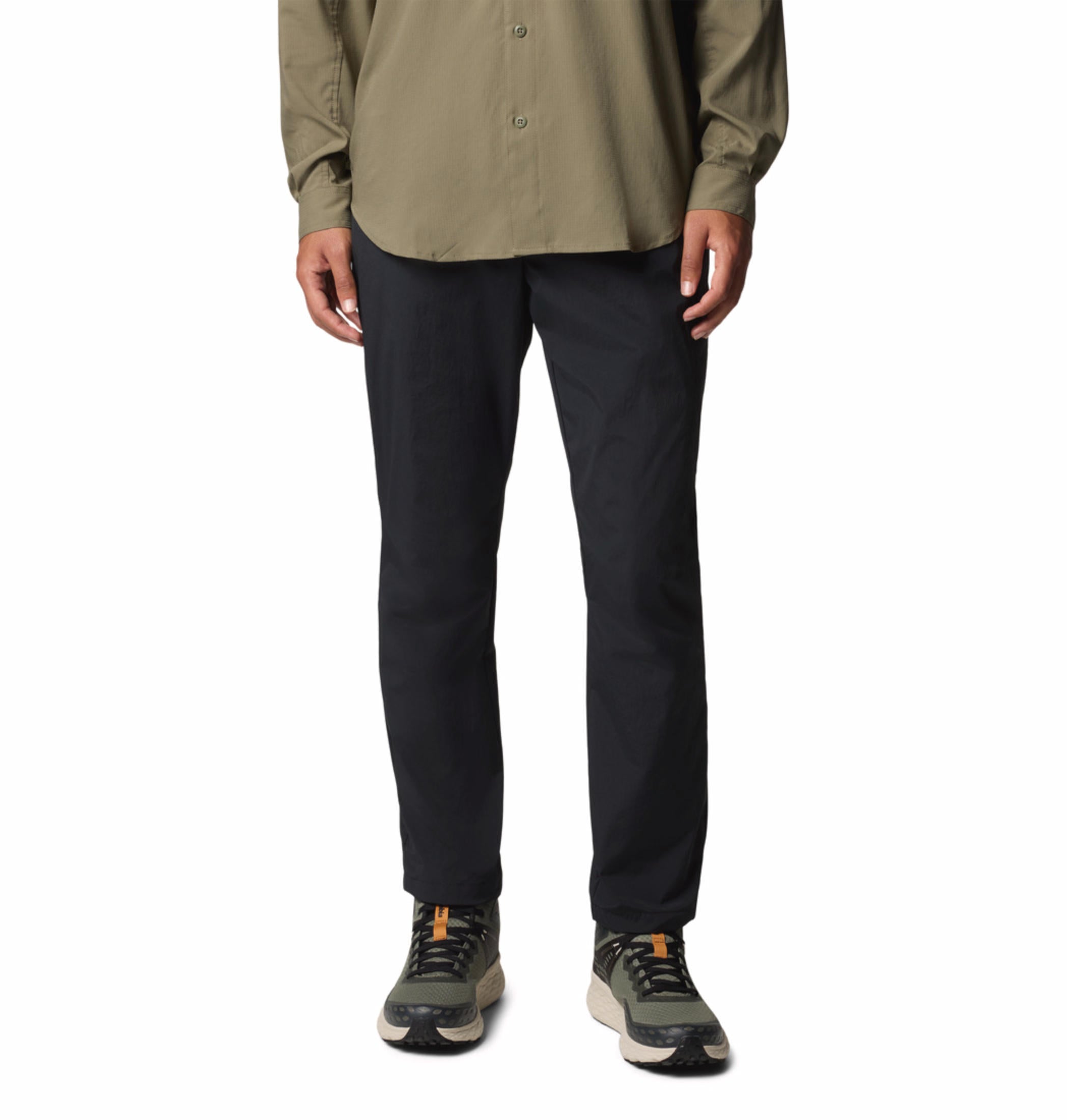 A Men Wearing Columbia Men Black Sharpe Canyon Pant