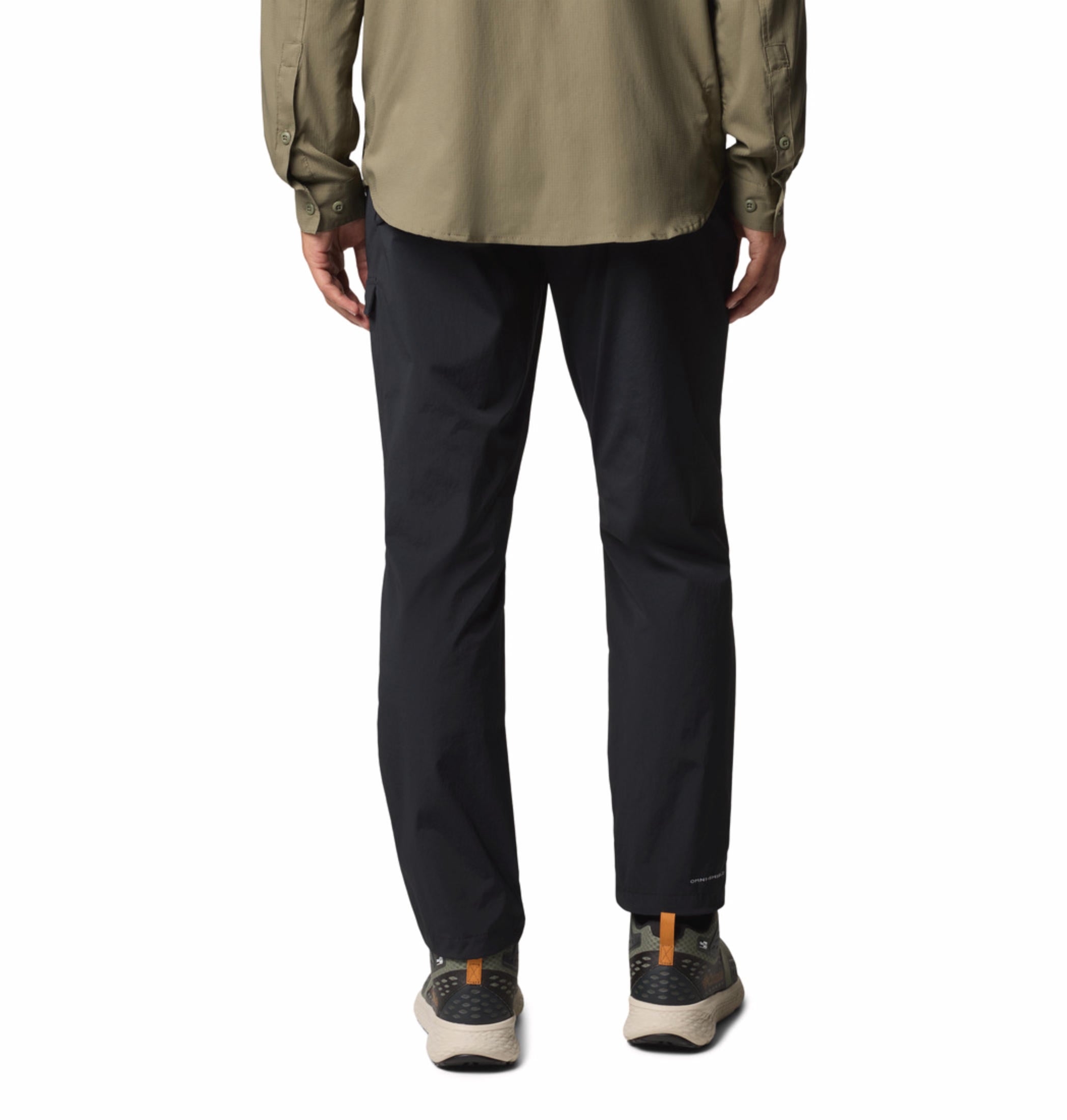A Men Wearing Columbia Men Black Sharpe Canyon Pant