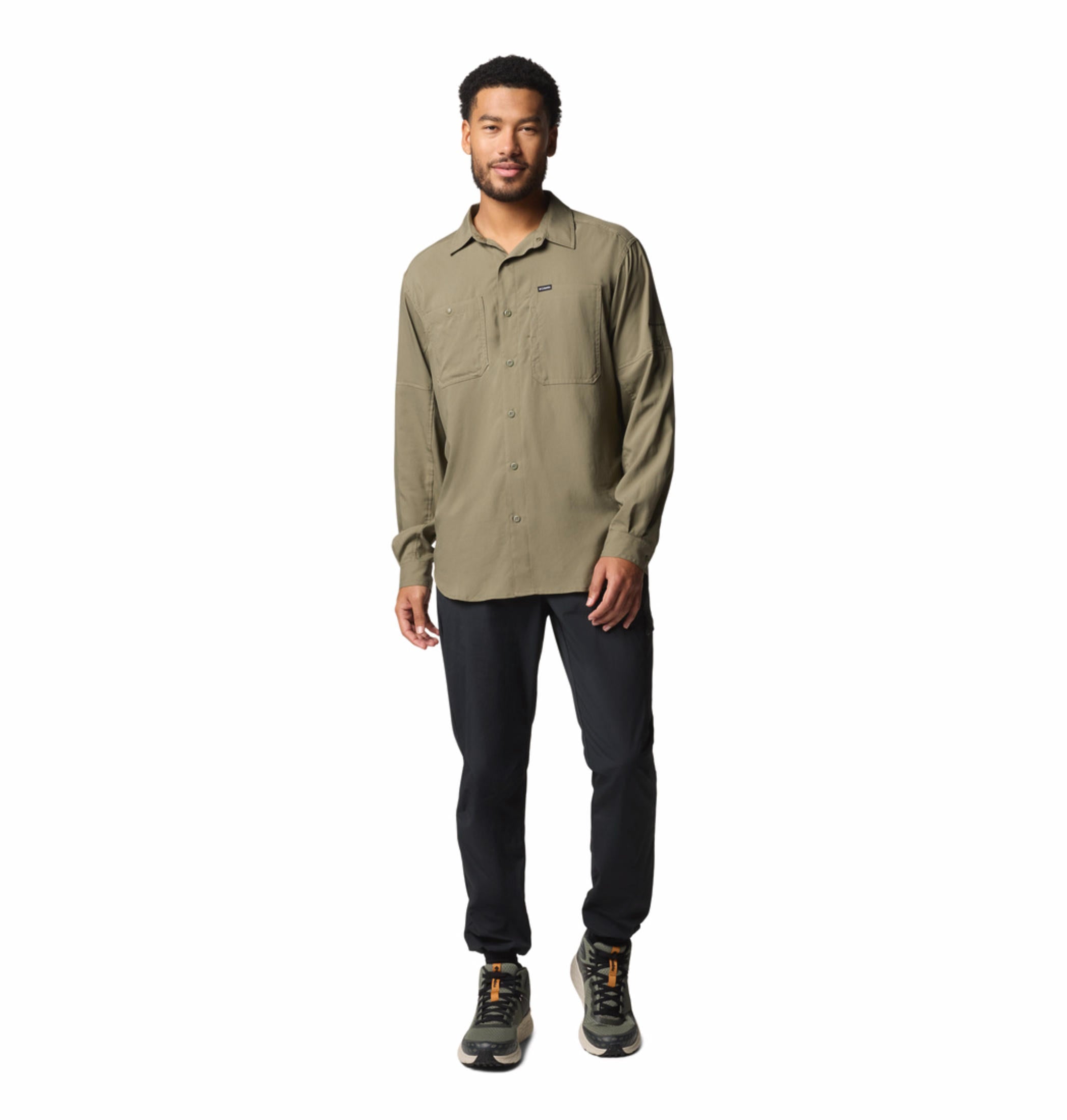 A Men Wearing Columbia Men Black Sharpe Canyon Pant