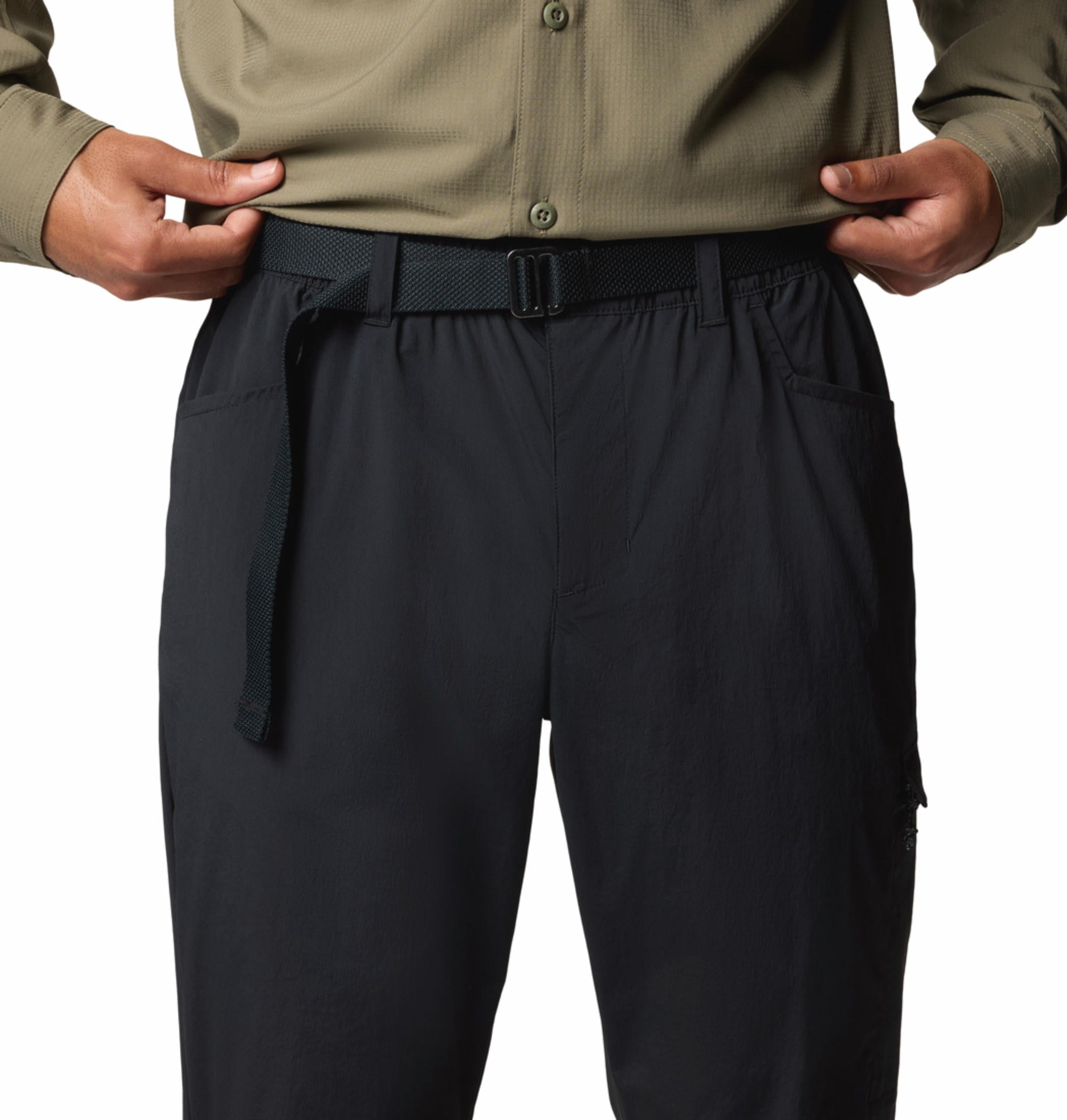 A Men Wearing Columbia Men Black Sharpe Canyon Pant