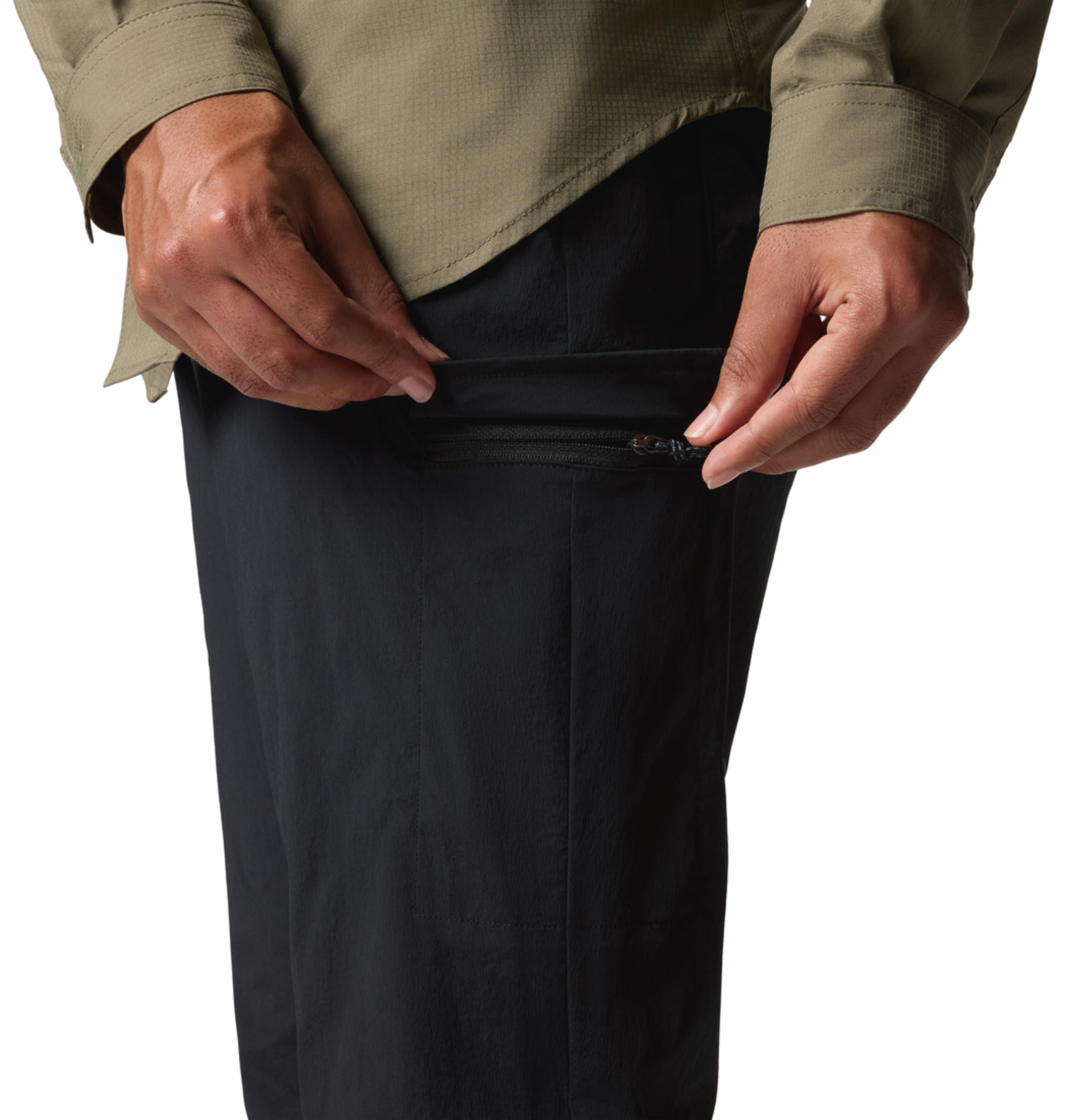 A Men Wearing Columbia Men Black Sharpe Canyon Pant