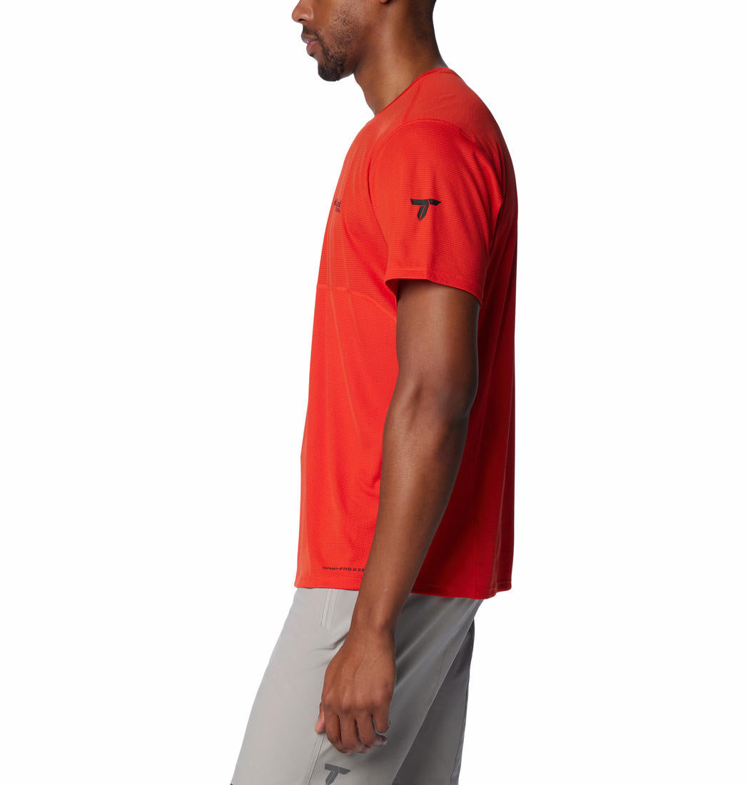 A Men Wearing Columbia Men Orange Cirque River SS Crew