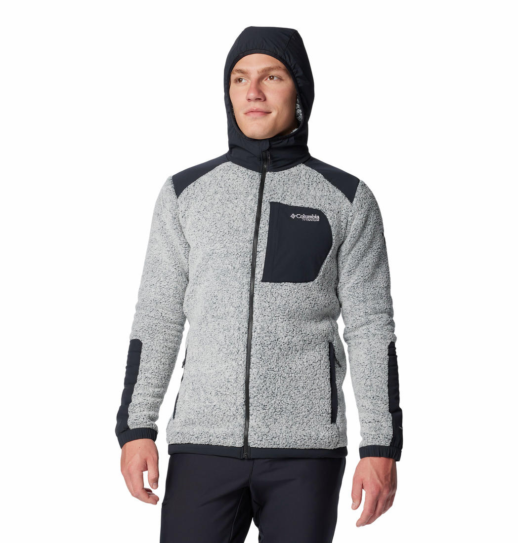 A Men Wearing Columbia Men White Arctic Crest Sherpa Full Zip