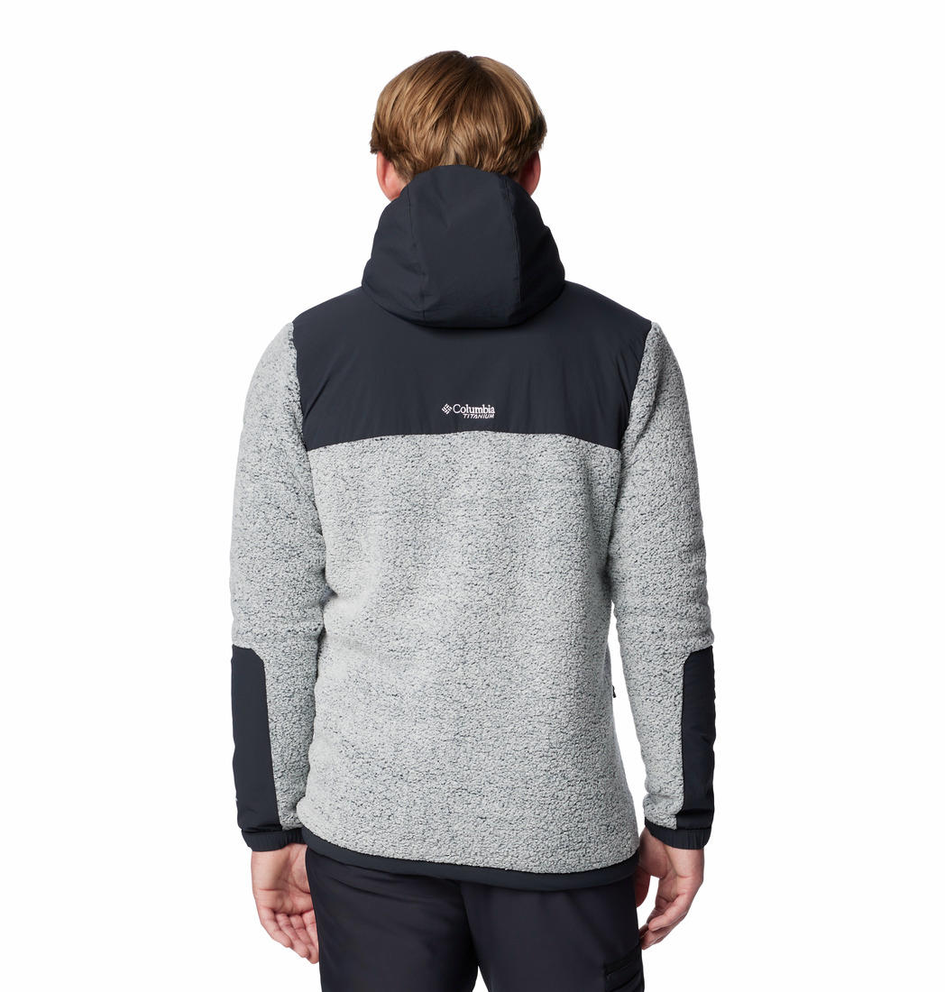 A Men Wearing Columbia Men White Arctic Crest Sherpa Full Zip
