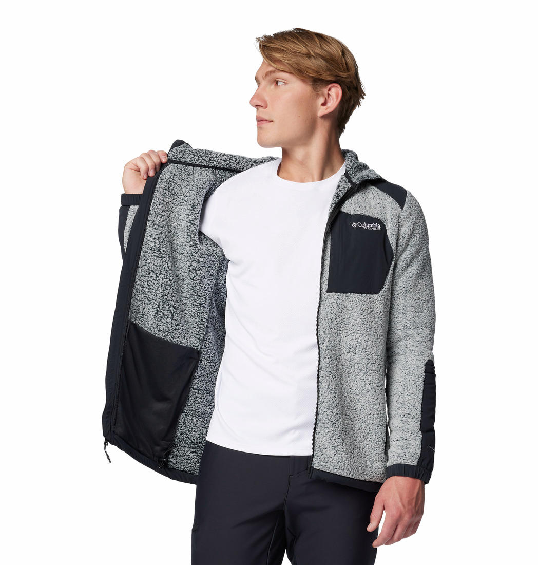 A Men Wearing Columbia Men White Arctic Crest Sherpa Full Zip