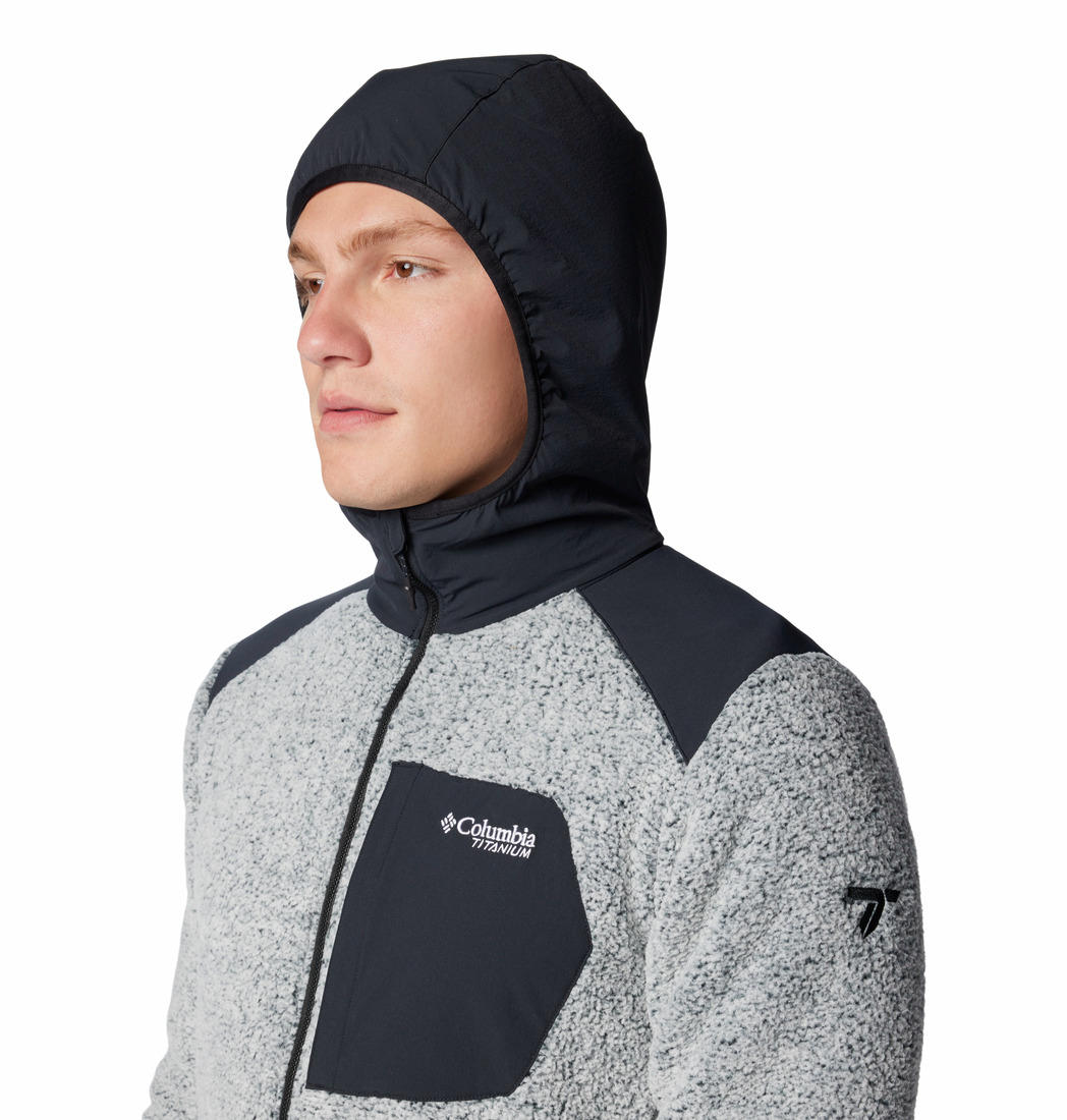A Men Wearing Columbia Men White Arctic Crest Sherpa Full Zip
