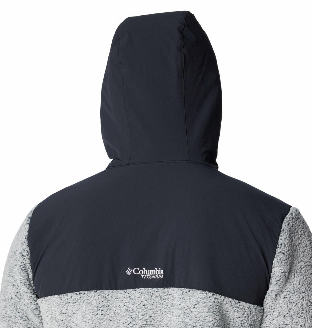 A Men Wearing Columbia Men White Arctic Crest Sherpa Full Zip