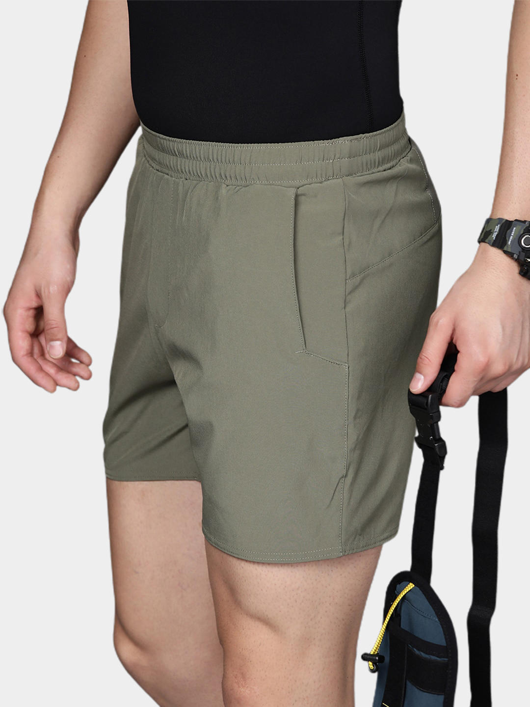 A Men Wearing Columbia Men Green Columbia Hike Short