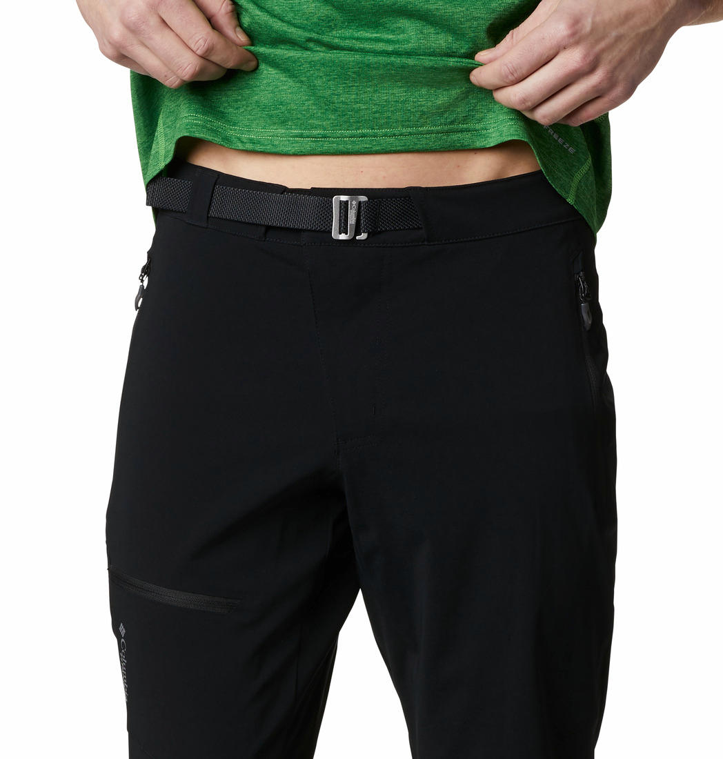 A Men Wearing Columbia Men Black Titan Pass Pant II (Sun Protection)