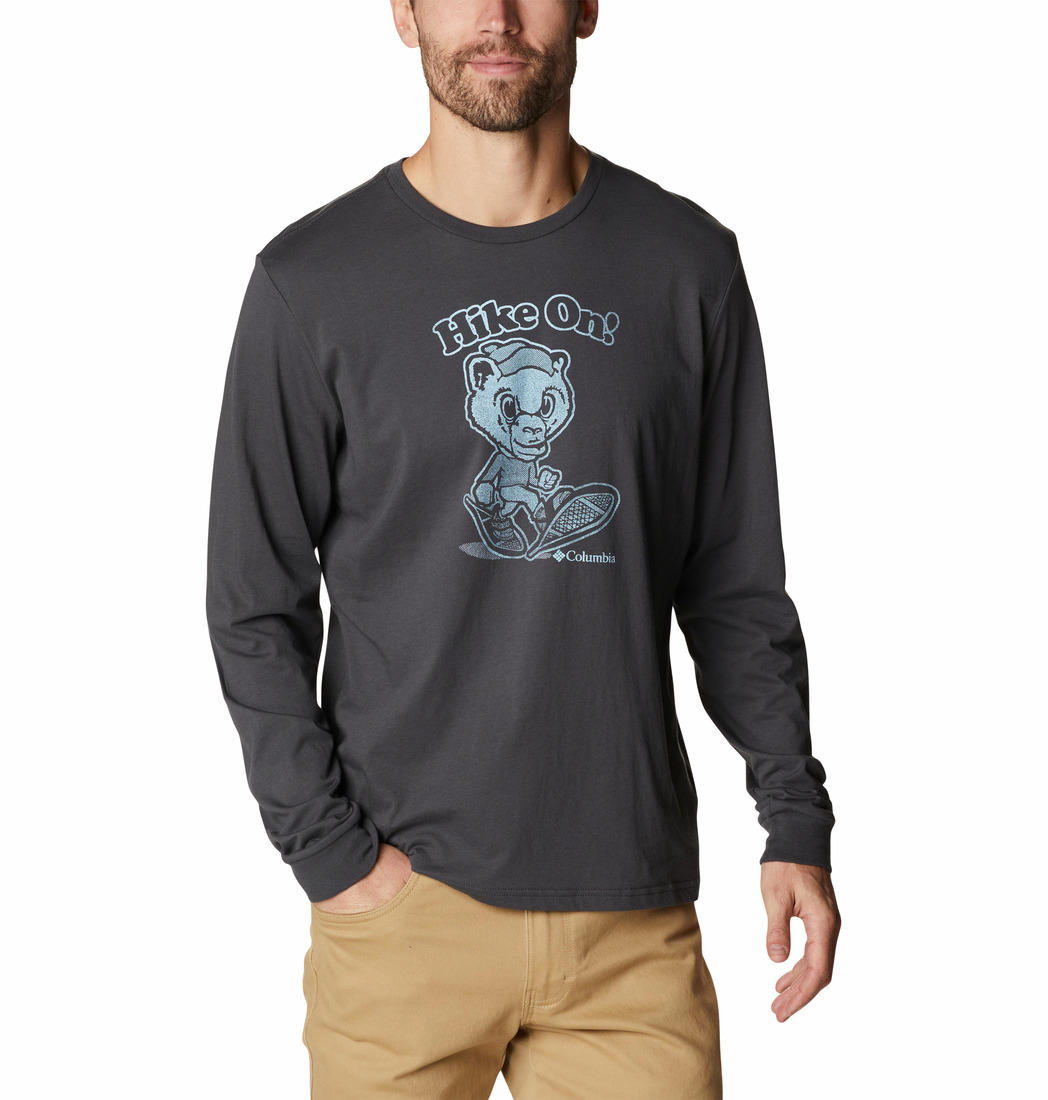 A Men Wearing Columbia Men Black Apres Lifestyle Graphic Long Sleeve