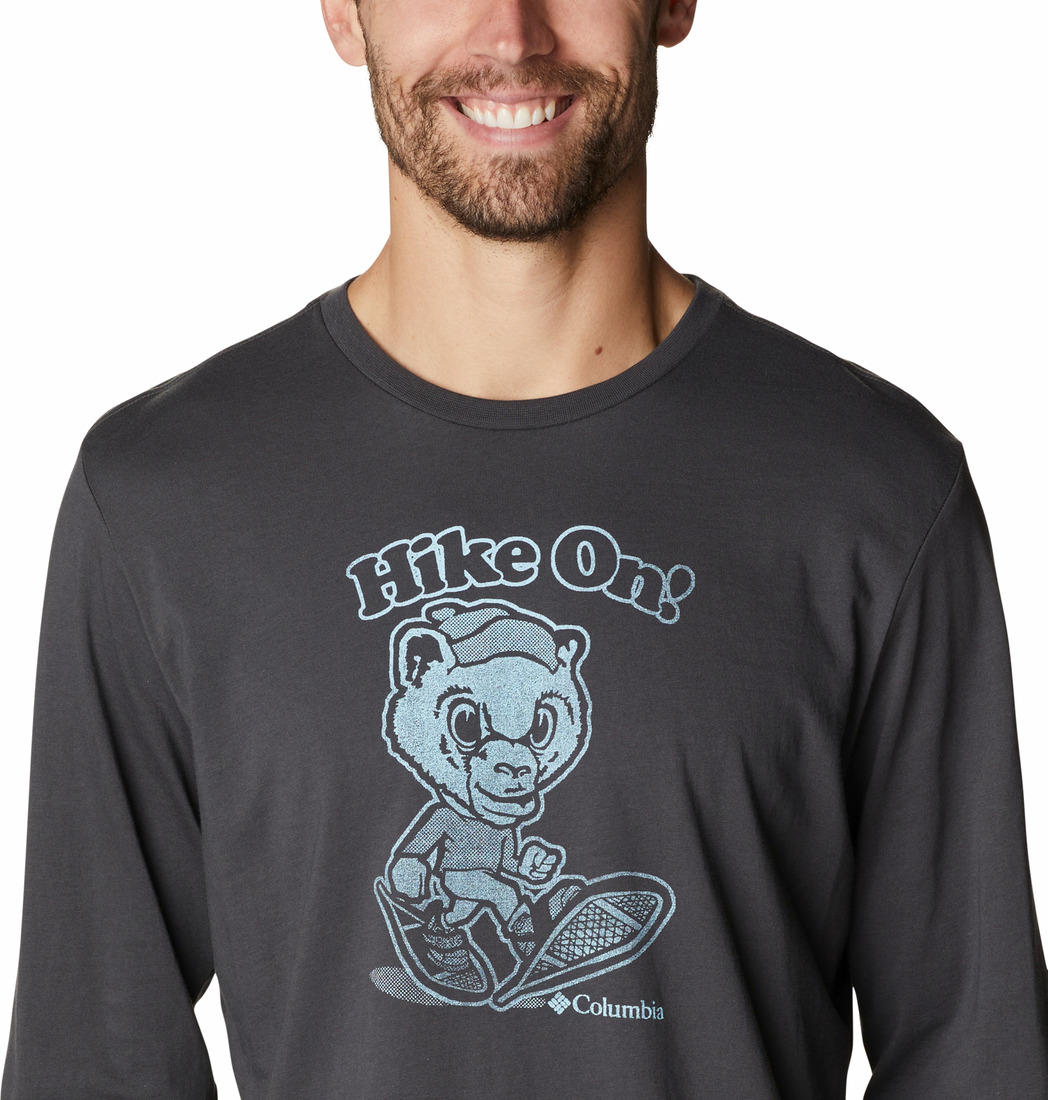 A Men Wearing Columbia Men Black Apres Lifestyle Graphic Long Sleeve