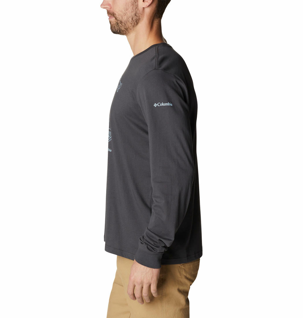 A Men Wearing Columbia Men Black Apres Lifestyle Graphic Long Sleeve