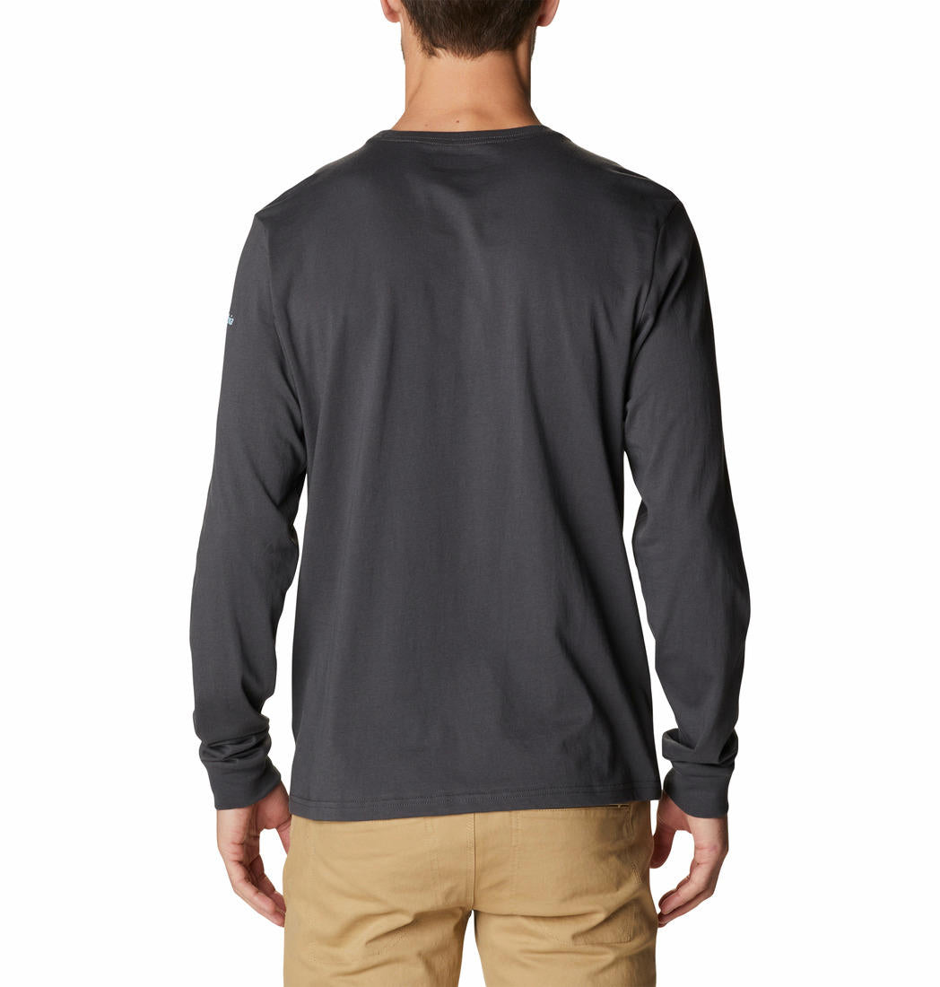 A Men Wearing Columbia Men Black Apres Lifestyle Graphic Long Sleeve