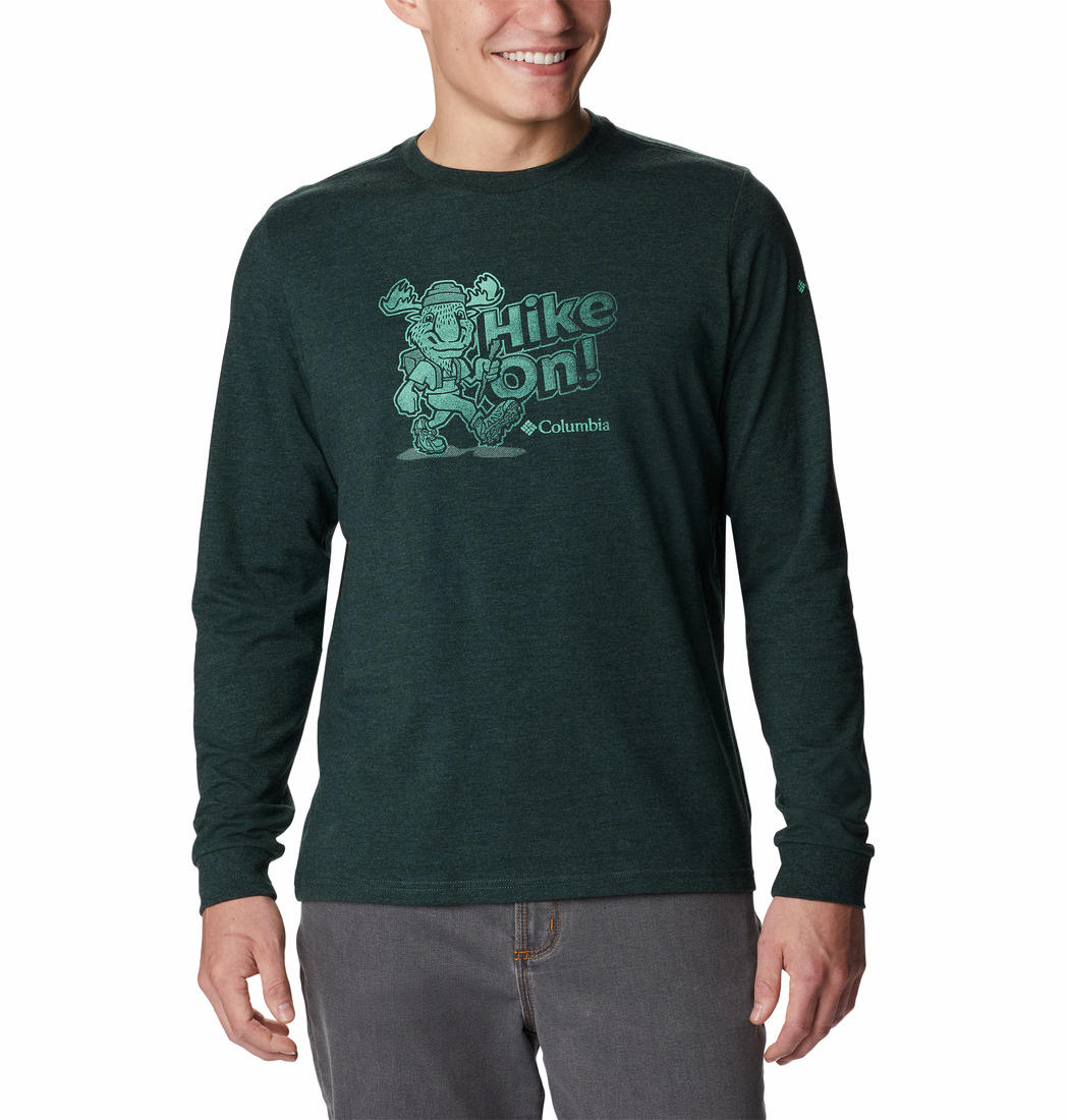 A Men Wearing Columbia Men Green Apres Lifestyle Graphic Long Sleeve