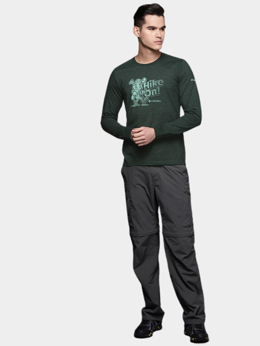 A Men Wearing Columbia Men Green Apres Lifestyle Graphic Long Sleeve
