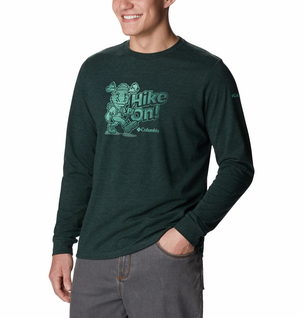 A Men Wearing Columbia Men Green Apres Lifestyle Graphic Long Sleeve