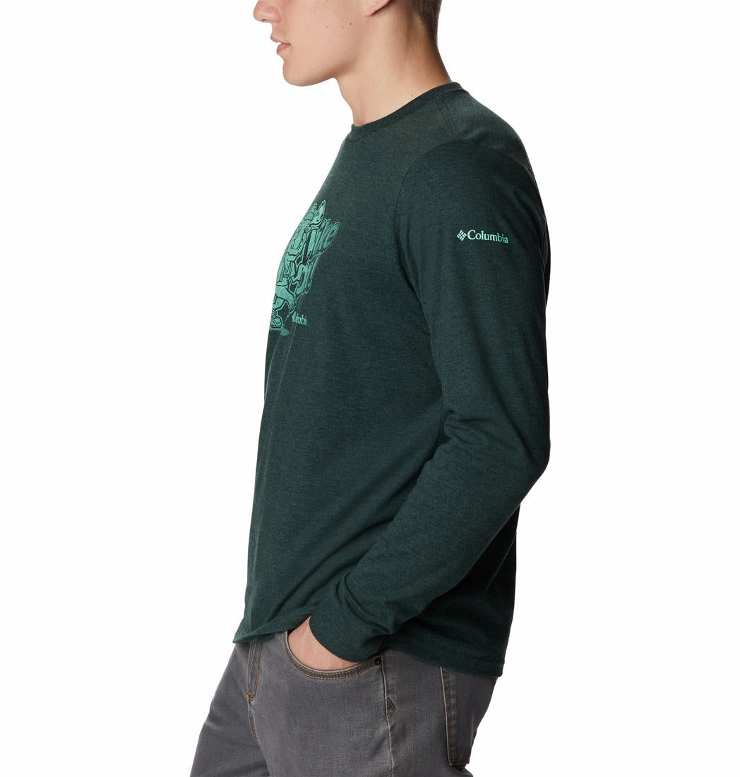 A Men Wearing Columbia Men Green Apres Lifestyle Graphic Long Sleeve