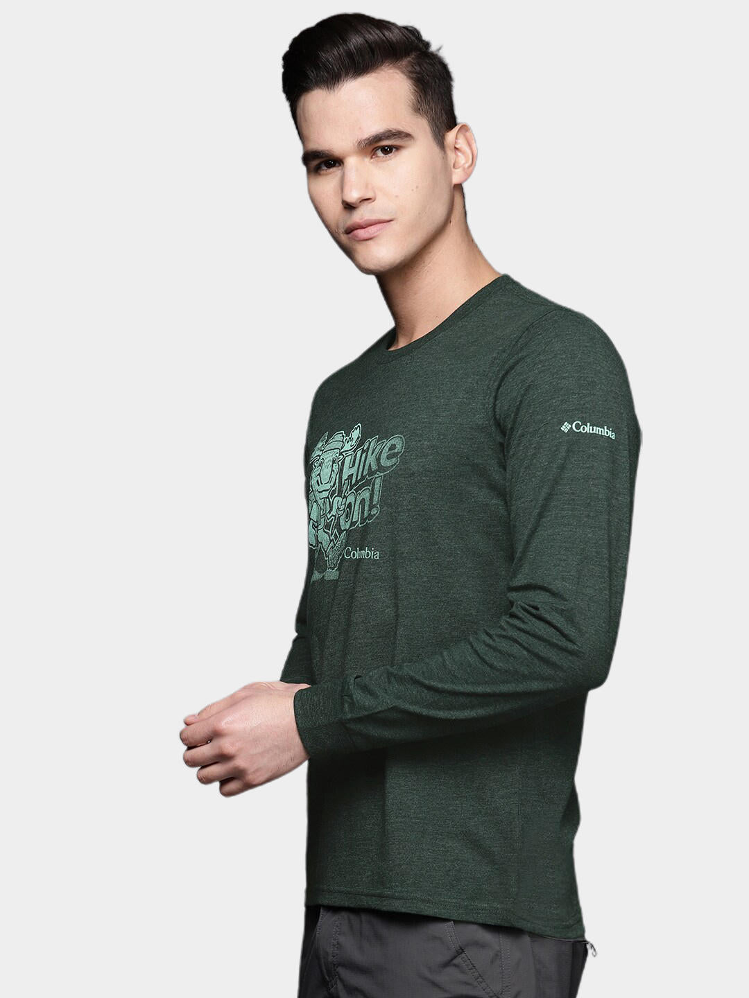 A Men Wearing Columbia Men Green Apres Lifestyle Graphic Long Sleeve