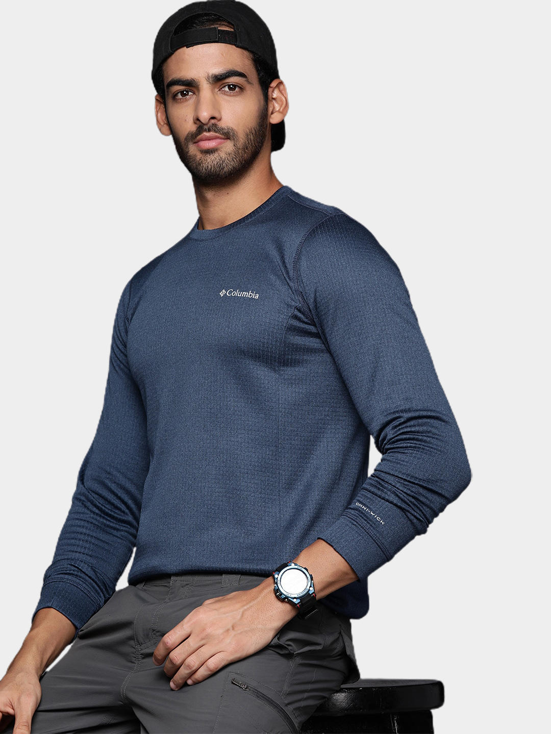 A Men Wearing Columbia Men Blue Park View Crew