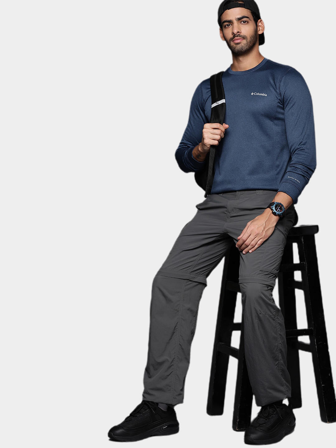 A Men Wearing Columbia Men Blue Park View Crew