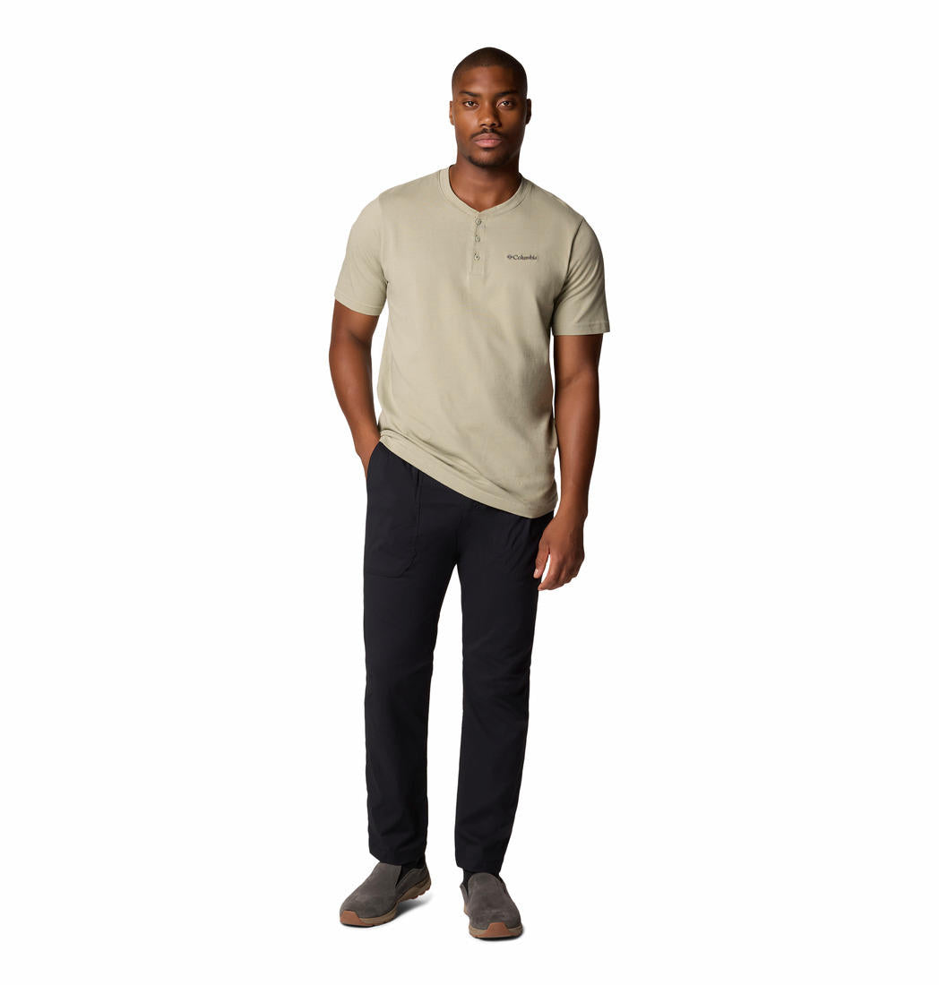 A Men Wearing Columbia Men Black Landroamer Ripstop Pant II (Sun Protection)