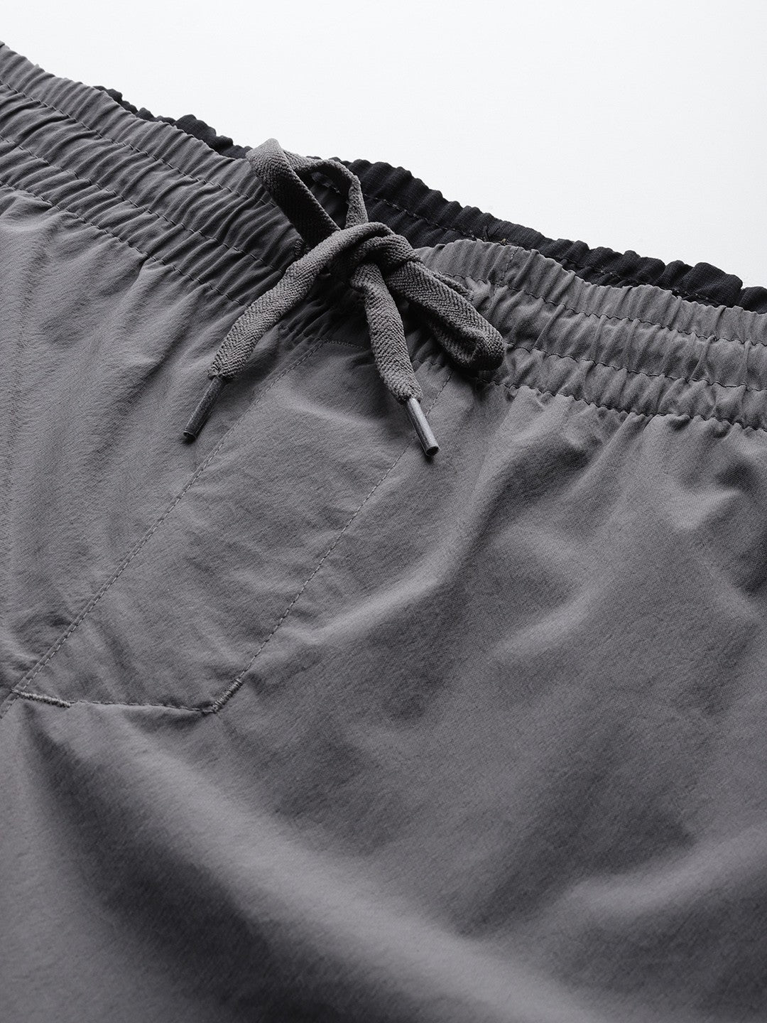 A Men Wearing Columbia Men Grey Columbia Tech Nylon Pant