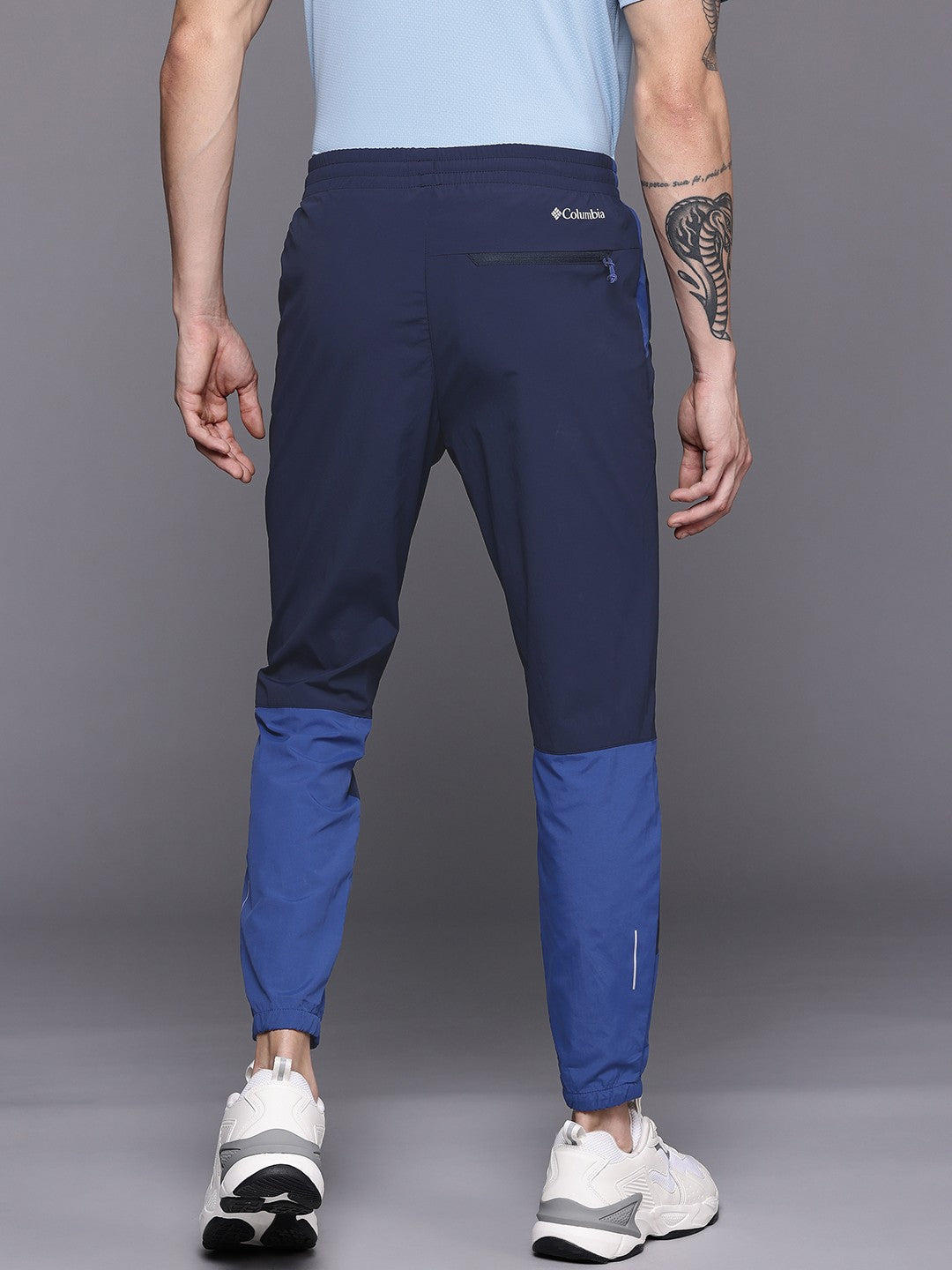 A Men Wearing Columbia Men Blue Columbia Tech Nylon Pant