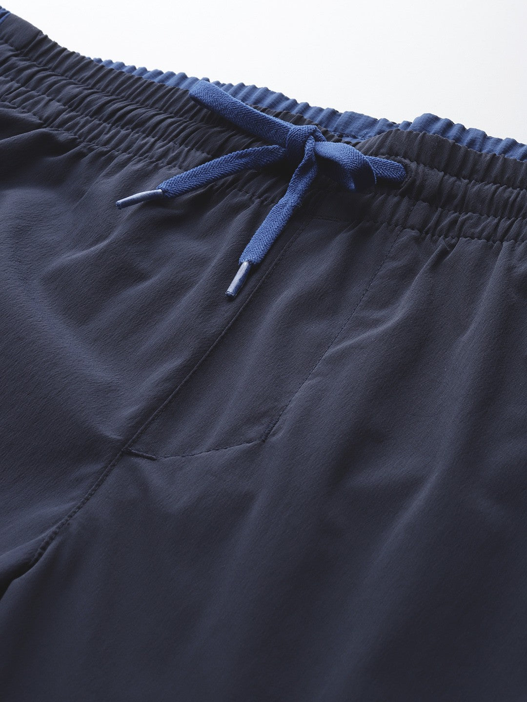 A Men Wearing Columbia Men Blue Columbia Tech Nylon Pant