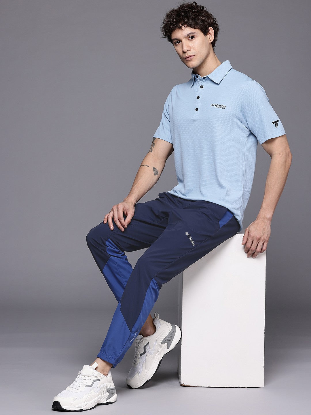 A Men Wearing Columbia Men Blue Columbia Tech Nylon Pant