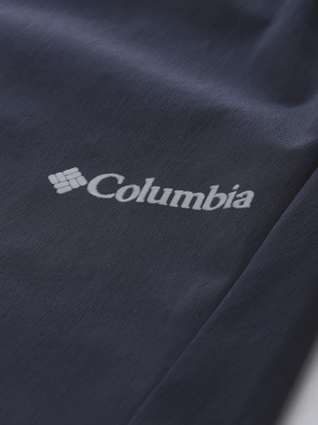 A Men Wearing Columbia Men Blue Columbia Tech Nylon Pant
